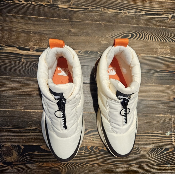 Women's Out N About III Puffy Zip Boot - Picture 1 of 5